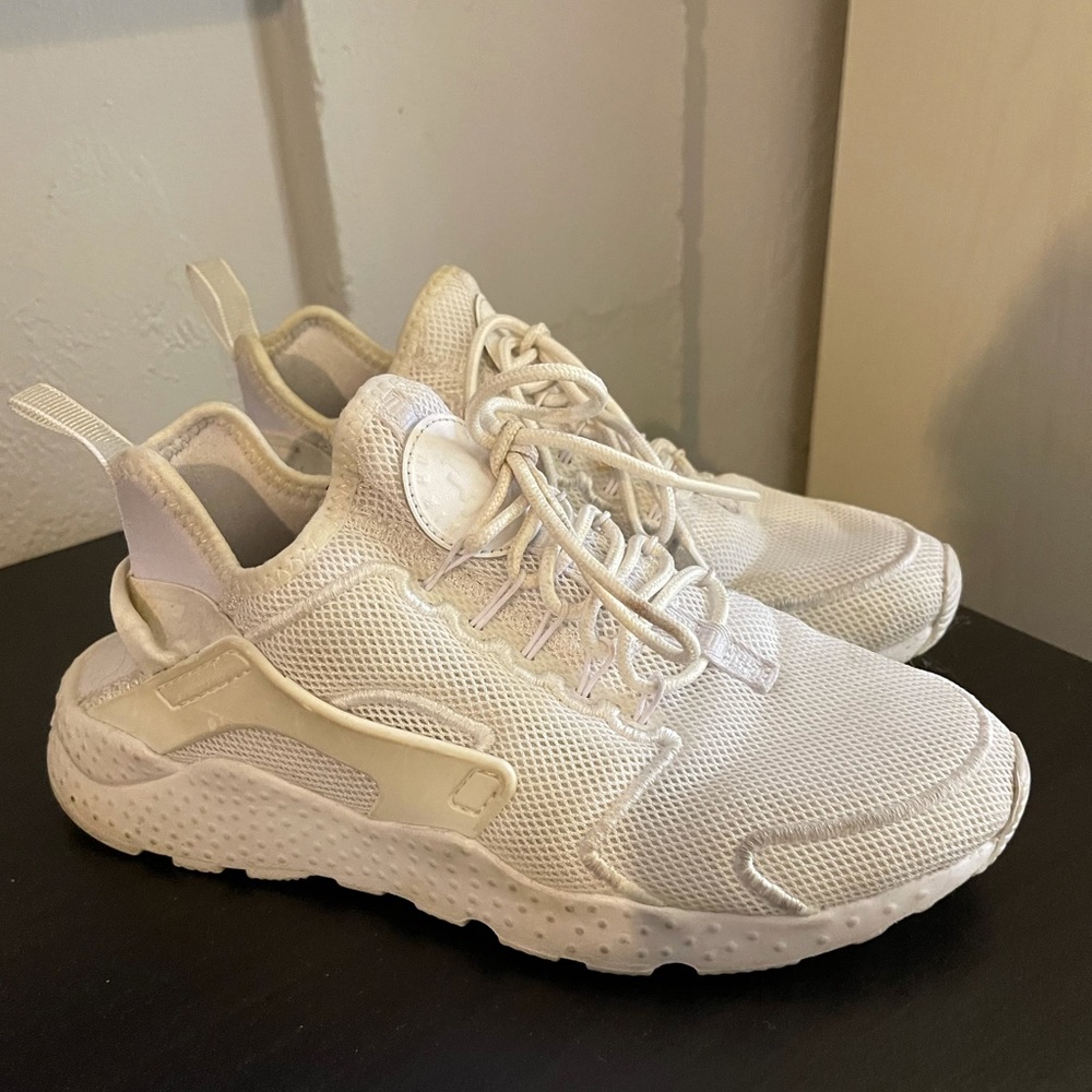 Nike huarache white